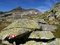 Vorbei an riesigen Felsklötzen gegen Weißseekopf